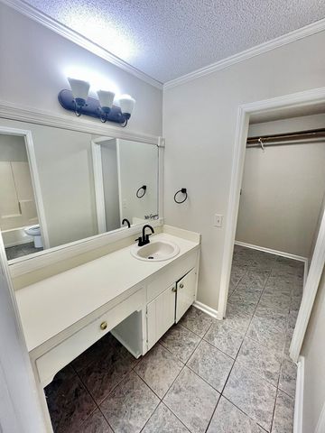 901 Fieldstone Drive, Dothan, AL 36303