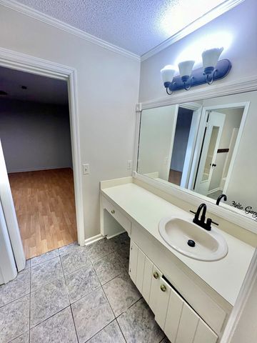 901 Fieldstone Drive, Dothan, AL 36303