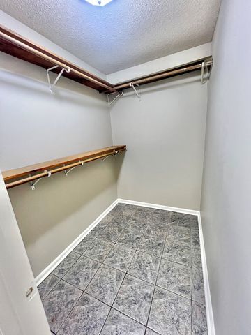 901 Fieldstone Drive, Dothan, AL 36303