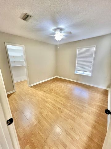 901 Fieldstone Drive, Dothan, AL 36303