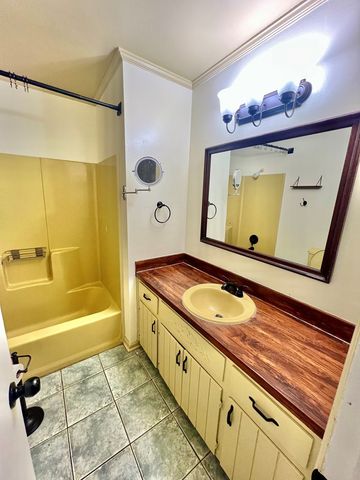 901 Fieldstone Drive, Dothan, AL 36303