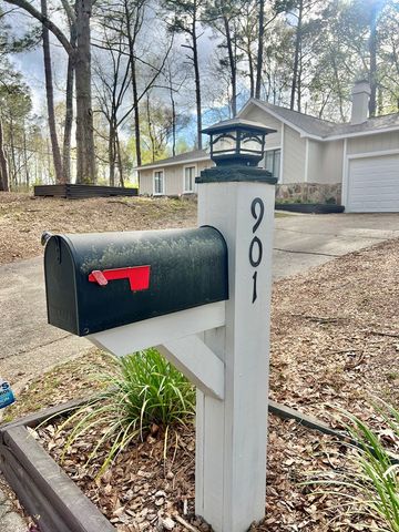 901 Fieldstone Drive, Dothan, AL 36303