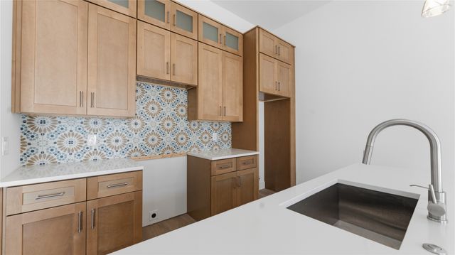 2925 Spruce Valley Lane 408, Dallas, TX 75233