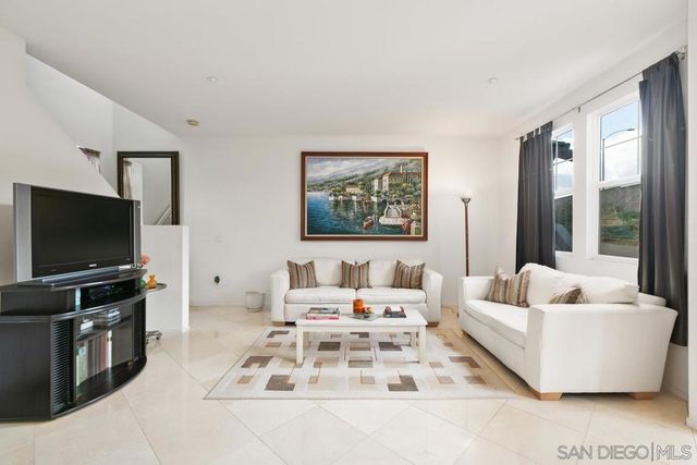 16915 Hutchins Lndg 45, San Diego, CA 92127