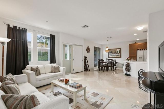 16915 Hutchins Lndg 45, San Diego, CA 92127