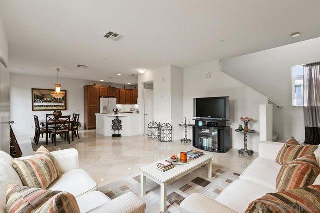 16915 Hutchins Lndg 45, San Diego, CA 92127