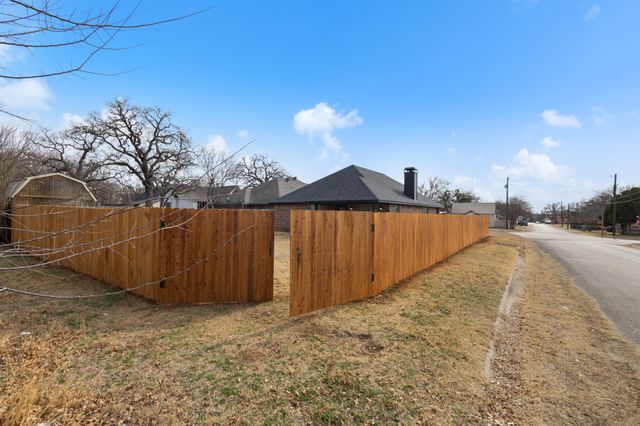 1501 Carpenter Street A, Bridgeport, TX 76426