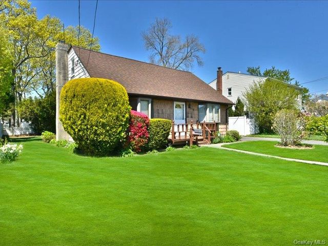118 Park Lane, Massapequa, NY 11758