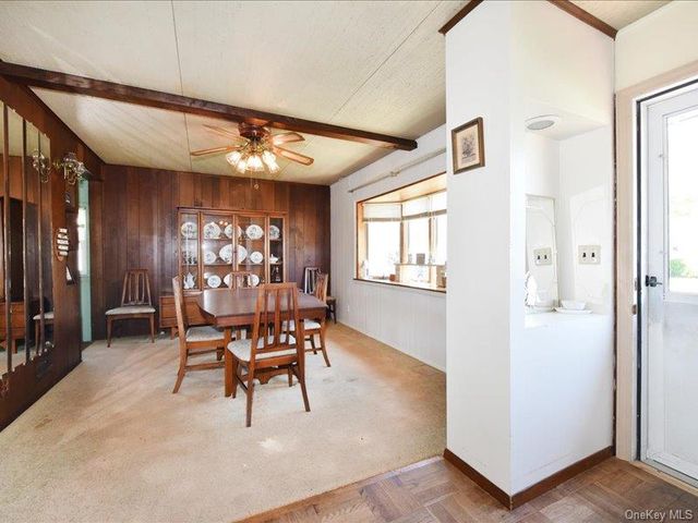 118 Park Lane, Massapequa, NY 11758