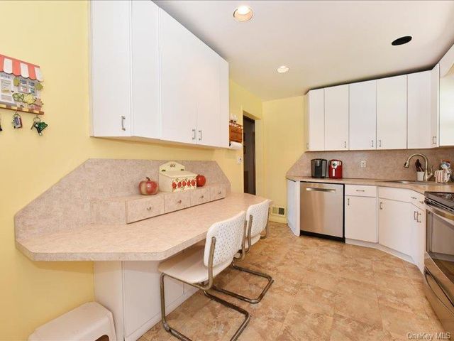 118 Park Lane, Massapequa, NY 11758