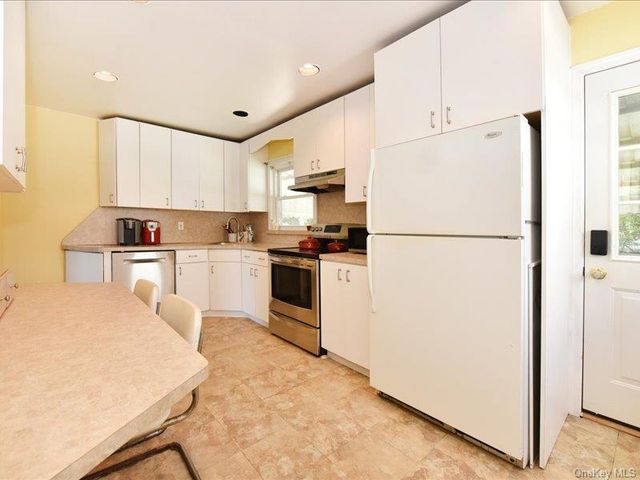 118 Park Lane, Massapequa, NY 11758