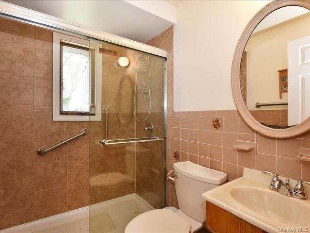 118 Park Lane, Massapequa, NY 11758
