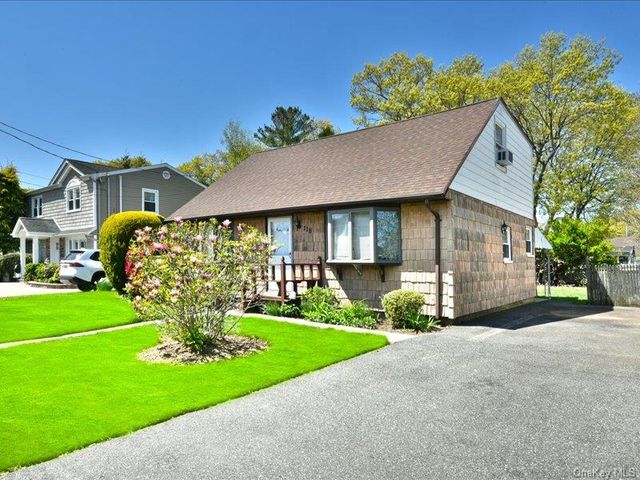 118 Park Lane, Massapequa, NY 11758