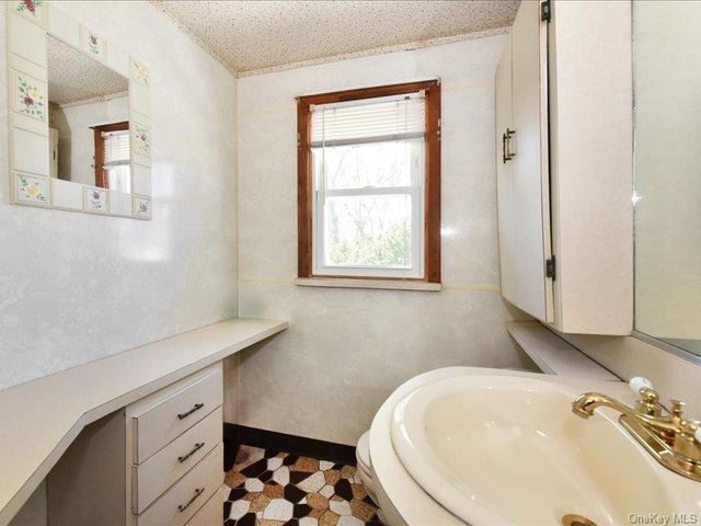 118 Park Lane, Massapequa, NY 11758