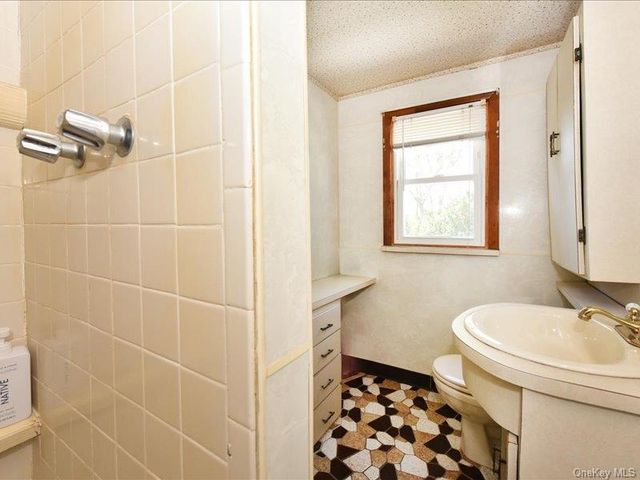 118 Park Lane, Massapequa, NY 11758