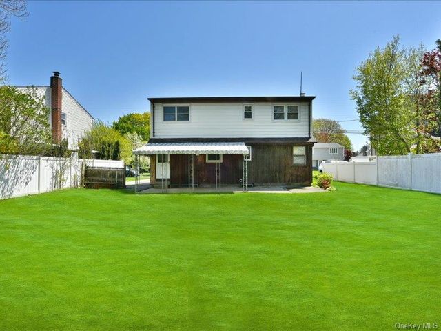 118 Park Lane, Massapequa, NY 11758
