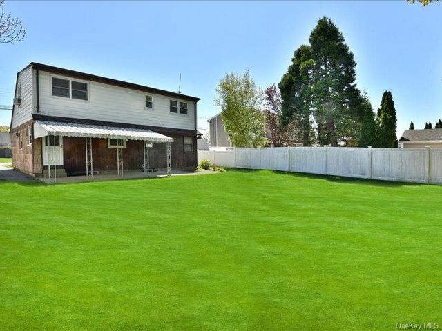 118 Park Lane, Massapequa, NY 11758