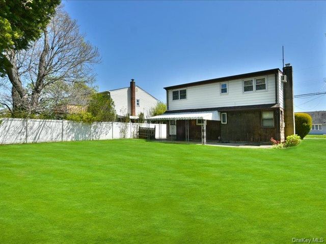 118 Park Lane, Massapequa, NY 11758