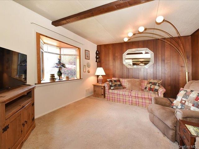 118 Park Lane, Massapequa, NY 11758