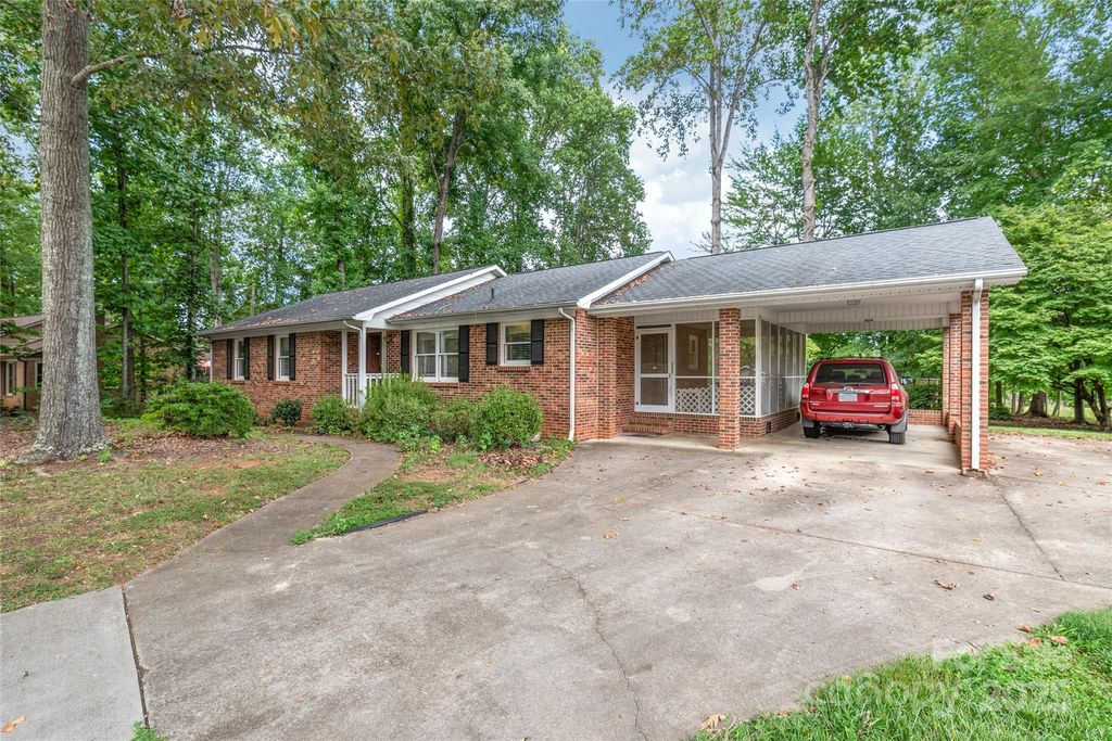 310 Oakwood Drive, Mount Holly, NC 28120