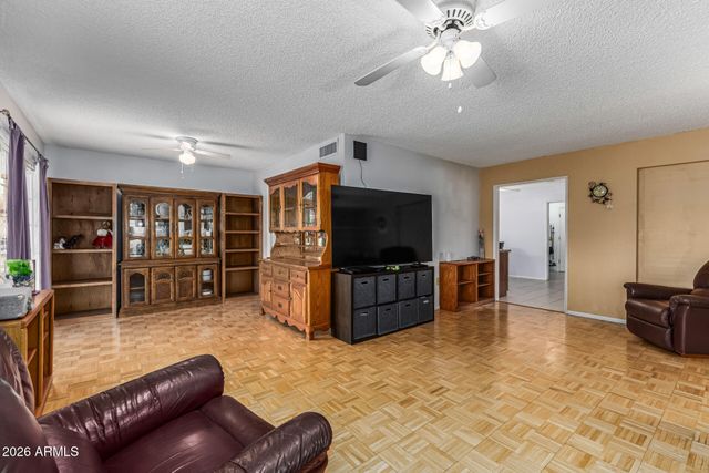 9961 W BOLIVAR Drive, Sun City, AZ 85351