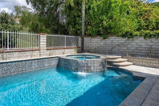 28523 Red Cedar, Saugus, CA 91390