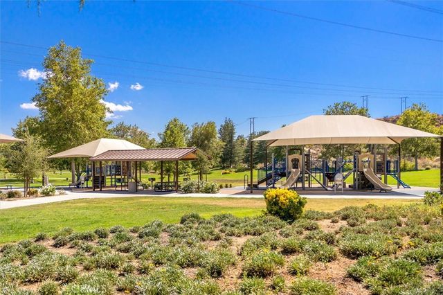 28523 Red Cedar, Saugus, CA 91390