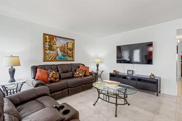5300 Washington Street W414, Hollywood, FL 33021
