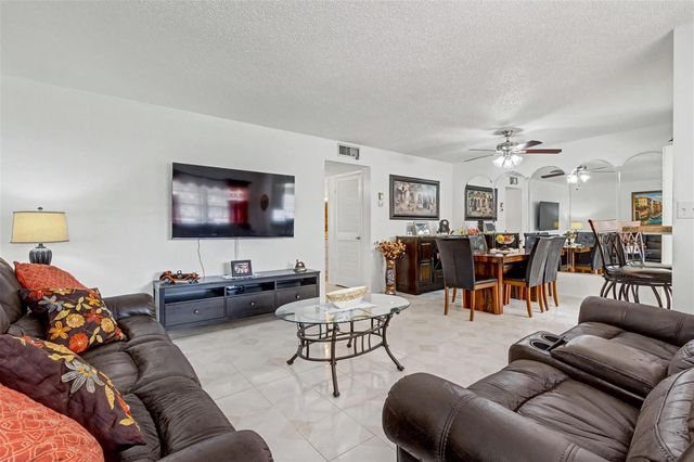 5300 Washington Street W414, Hollywood, FL 33021