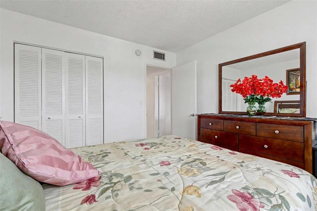 5300 Washington Street W414, Hollywood, FL 33021