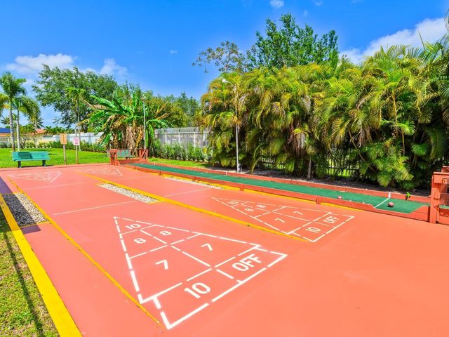 5300 Washington Street W414, Hollywood, FL 33021