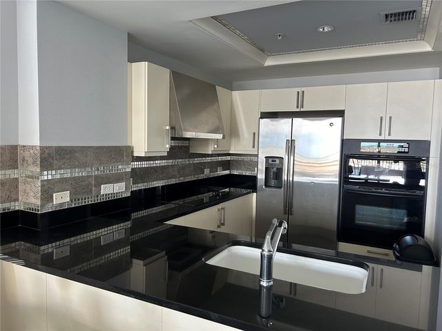 1350 MAIN STREET 709, Sarasota, FL 34236