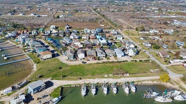 1220 Aqua Way Drive, Dickinson, TX 77539