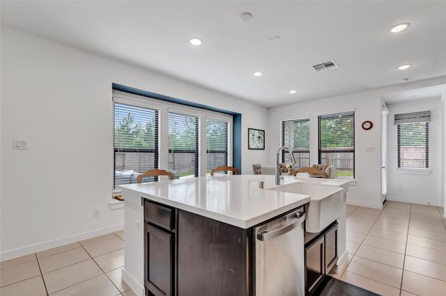 527 Chestnut Reef Court, Conroe, TX 77304