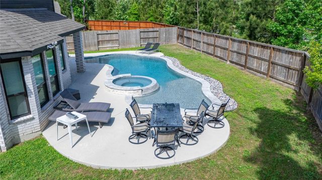 527 Chestnut Reef Court, Conroe, TX 77304
