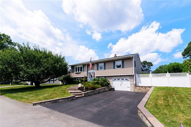 43 Crescendo Drive, Warwick, RI 02889
