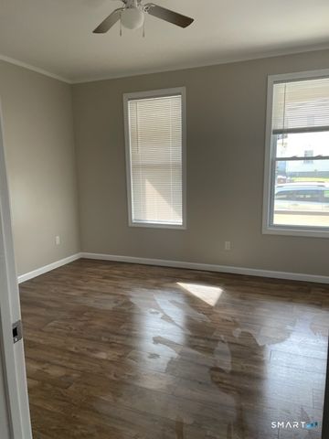 563 Howe 1st Floor Avenue, Shelton, CT 06484