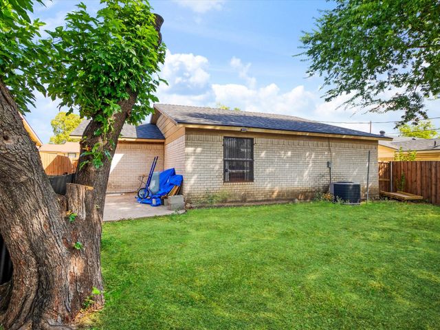 3760 Stagecoach Trail, Dallas, TX 75241