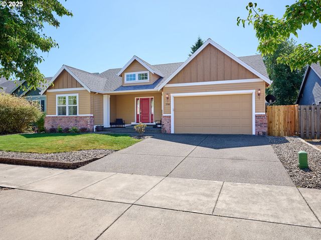 3766 10TH St, Hubbard, OR 97032