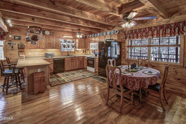 4917 Latta Way, Gatlinburg, TN 37738