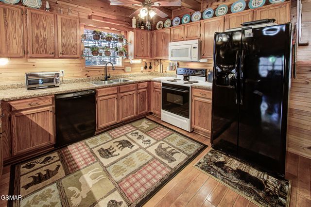 4917 Latta Way, Gatlinburg, TN 37738