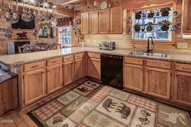 4917 Latta Way, Gatlinburg, TN 37738