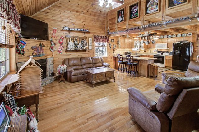 4917 Latta Way, Gatlinburg, TN 37738
