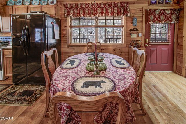 4917 Latta Way, Gatlinburg, TN 37738