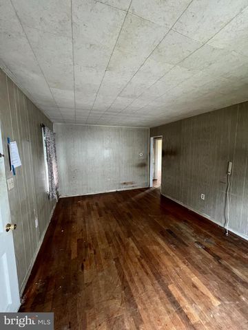5633 JAMESTOWN RD, Hyattsville, MD 20782