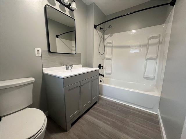 219 N Crawford Ave, New Castle, PA 16101