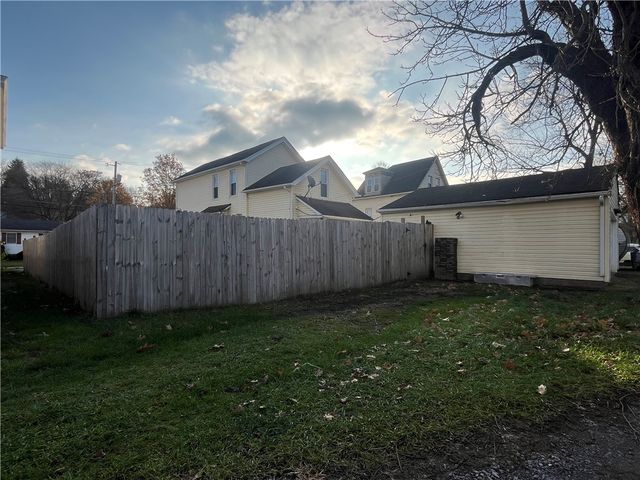 219 N Crawford Ave, New Castle, PA 16101