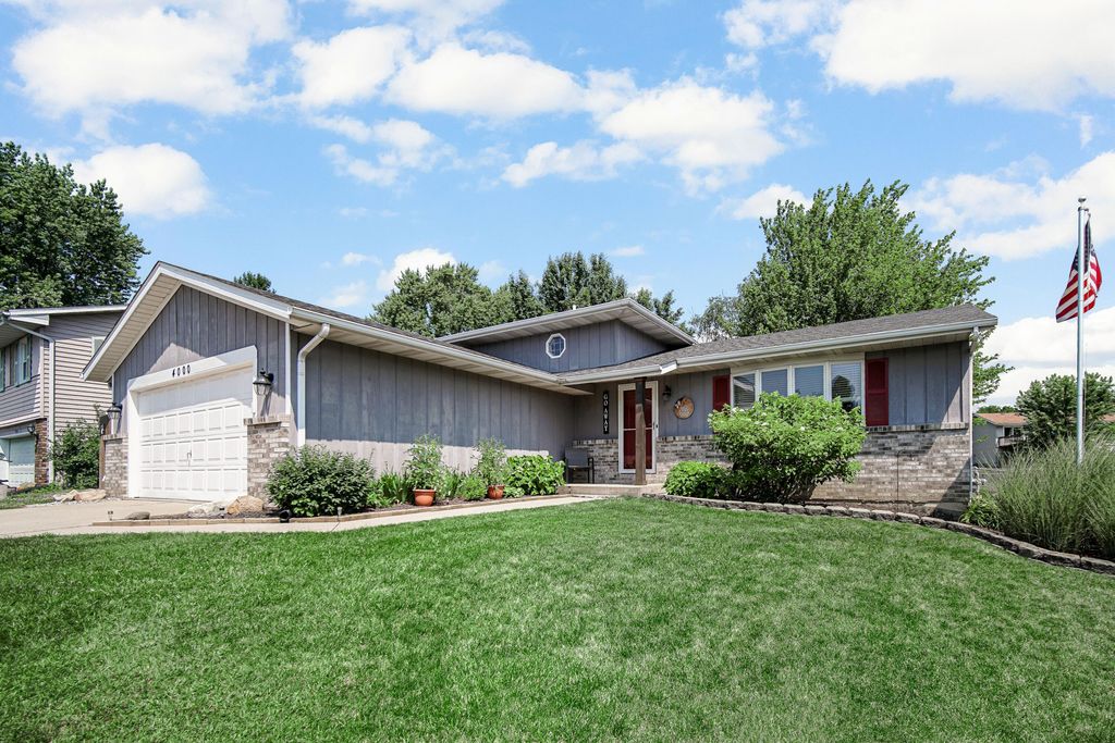4000 Willowood Court, Crown Point, IN 46307