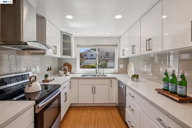 28086 Thorup Ln, Hayward, CA 94542