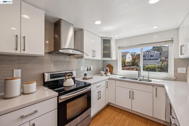 28086 Thorup Ln, Hayward, CA 94542